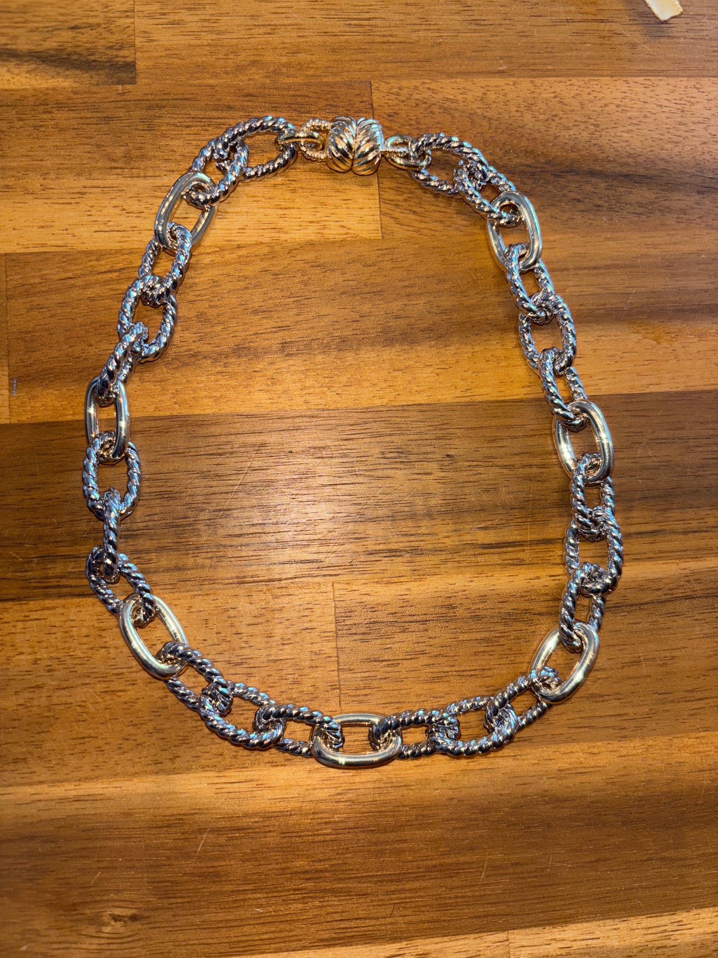 Textured Links Necklace with Magnetic Clasp 17"