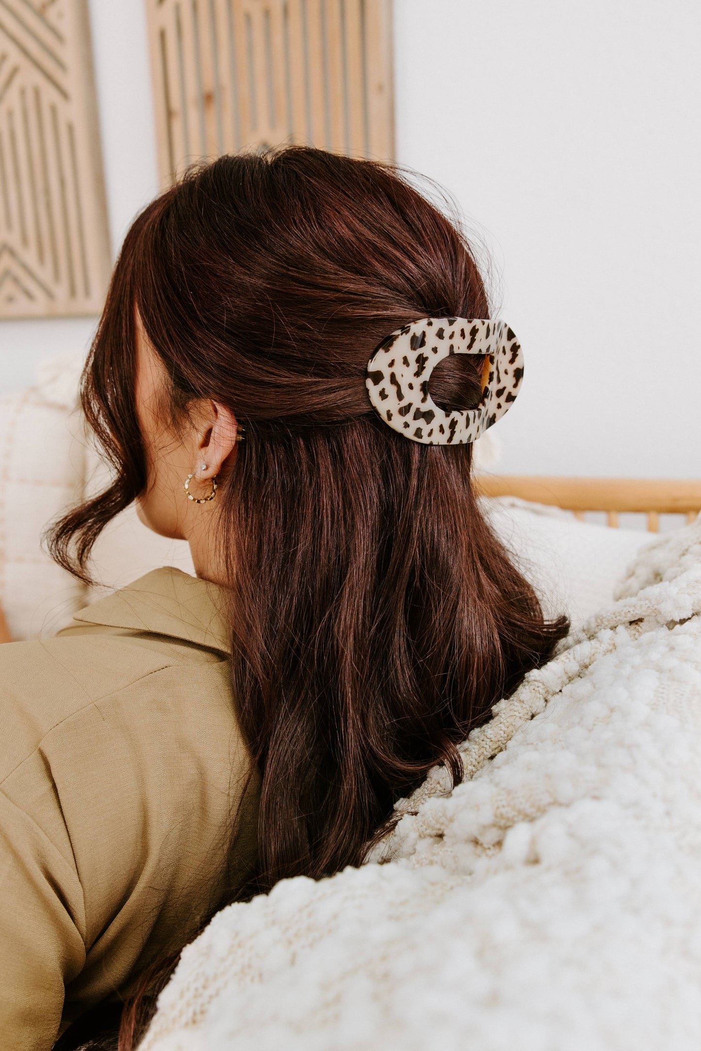 Blonde Tortoise Large Round Flat Hair Clip