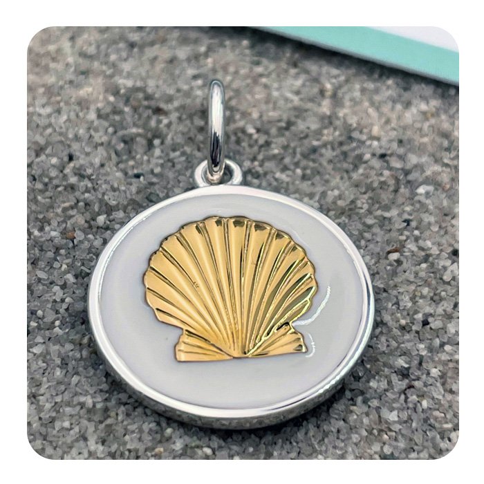 Shell Pendant Gold