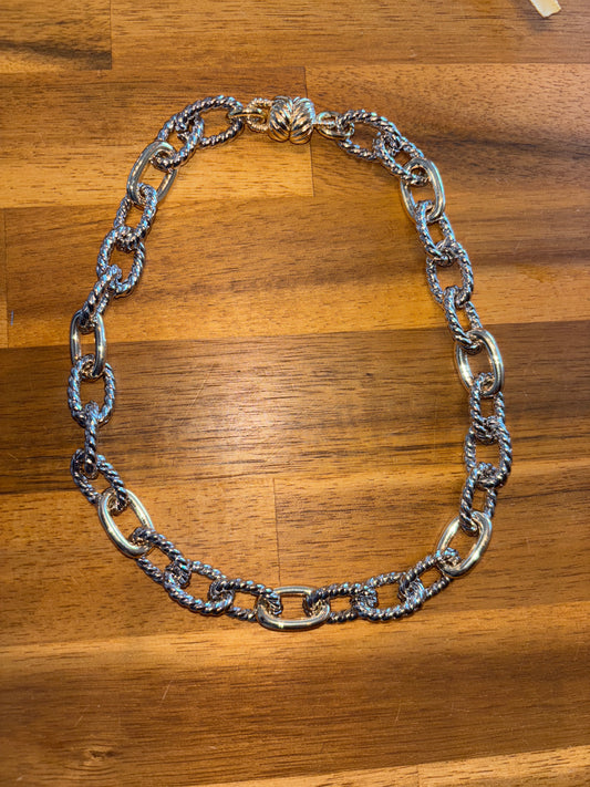Textured Links Necklace with Magnetic Clasp 17"