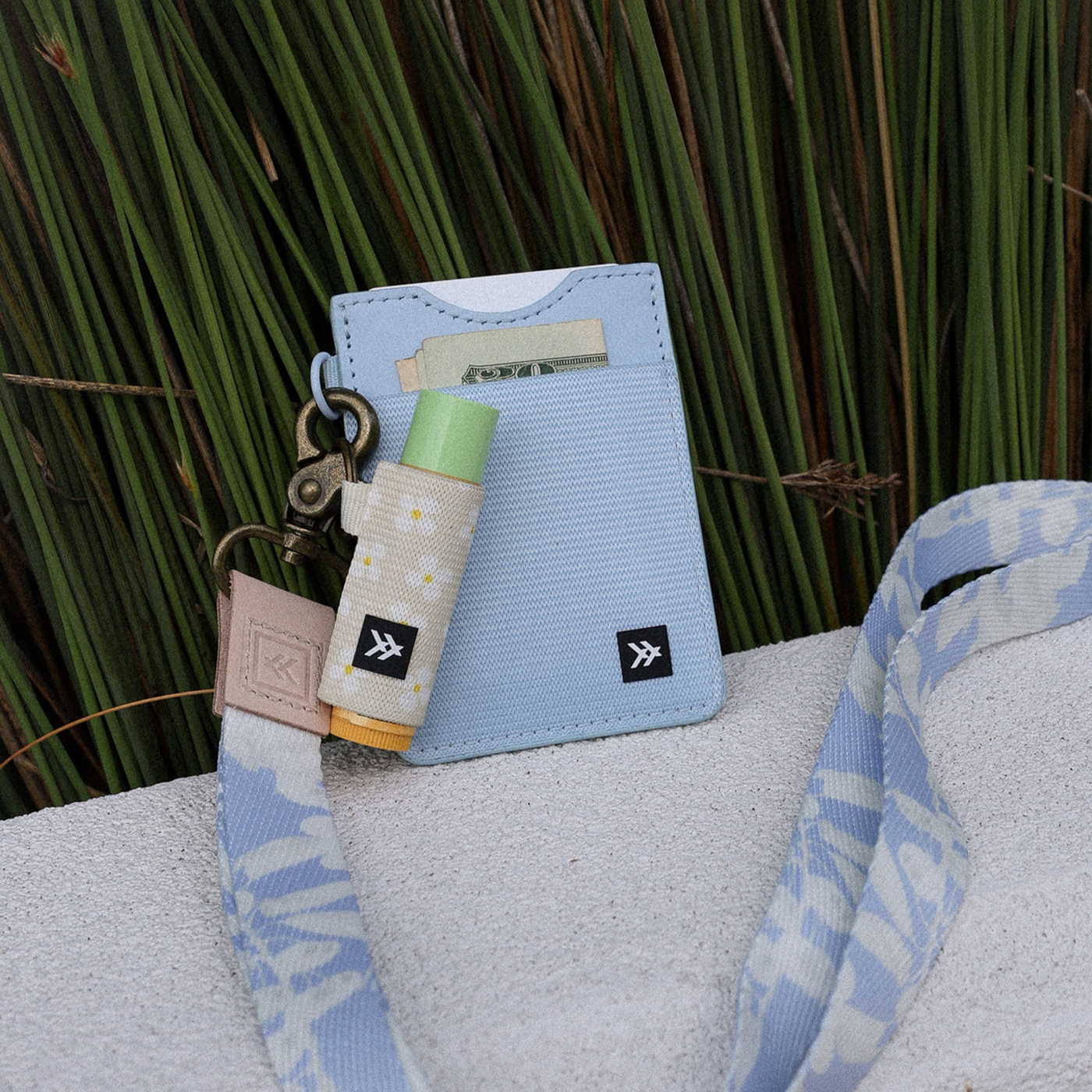 Thread Vertical Card Holder - Light Blue