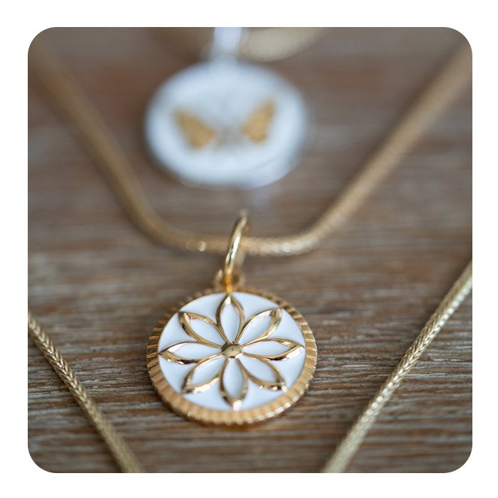 Daisy All Gold Pendant